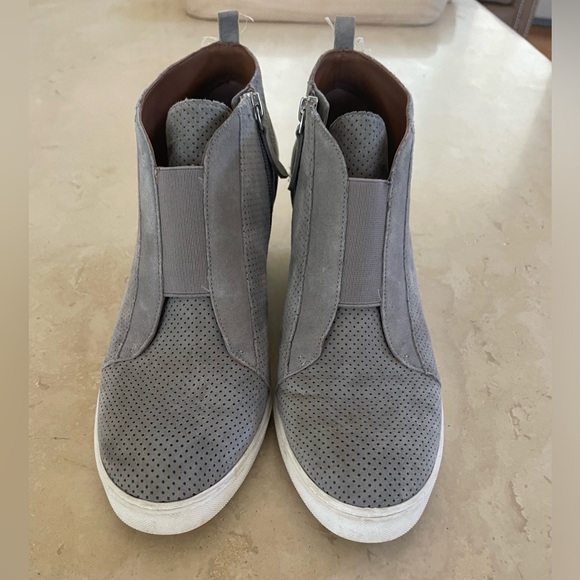 Linea Paolo Felicia Wedge Sneaker Light Grey Size 8M - Picture 2 of 8